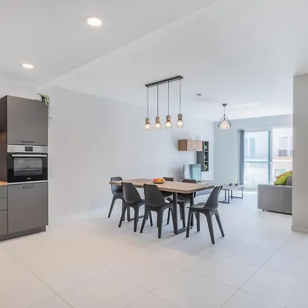 Your Home Away From Home - Top Floor Apt Close To The Beach & Entertainment Is-Swieqi Exterior photo