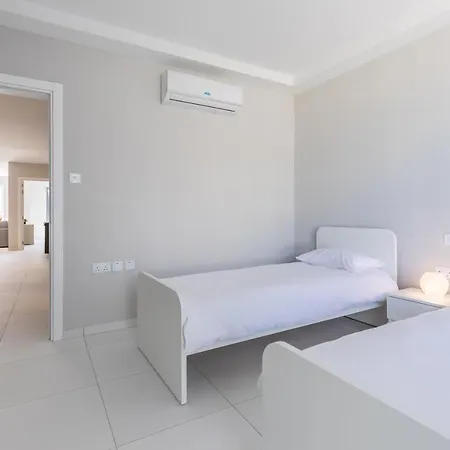 Your Home Away From Home - Top Floor Apt Close To The Beach & Entertainment Is-Swieqi Exterior photo