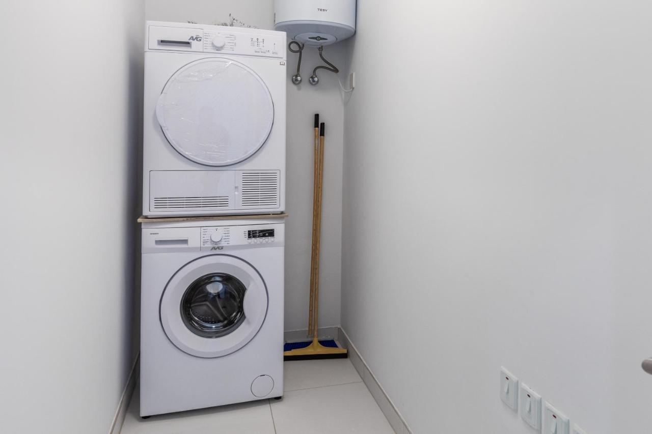 Apartment Your Away From - Floor Close To The & Entertainment Is-Swieqi