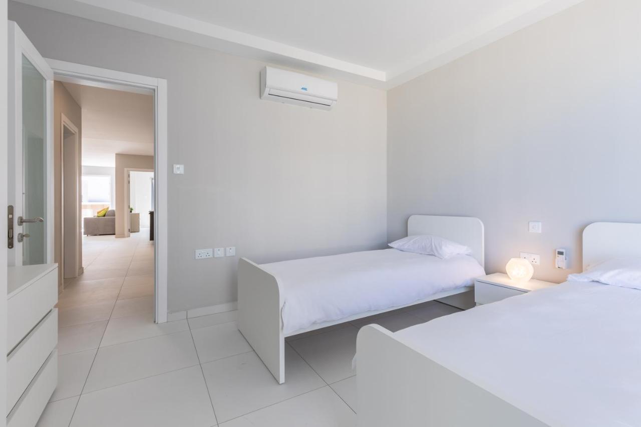 Your Away From - Floor Close To The & Entertainment Apartment Is-Swieqi